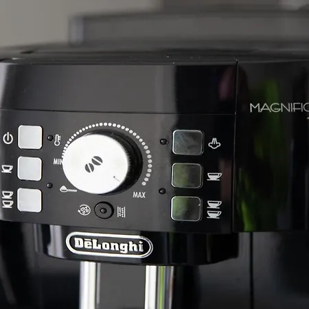 Lovely Centrally Located In * 에스테포나