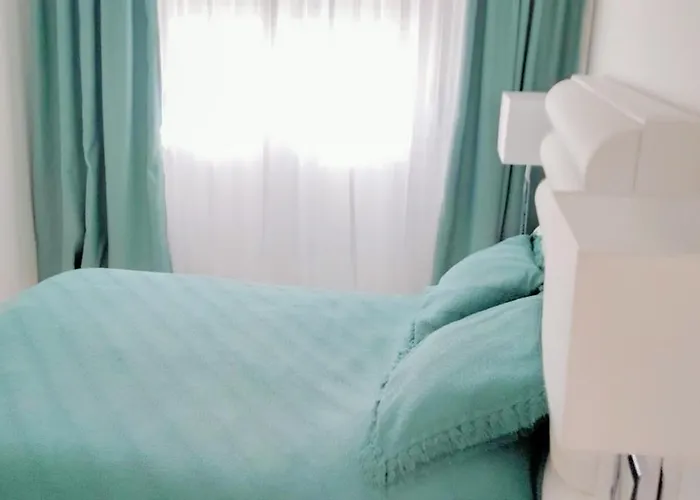 Lovely Centrally Located In 에스테포나