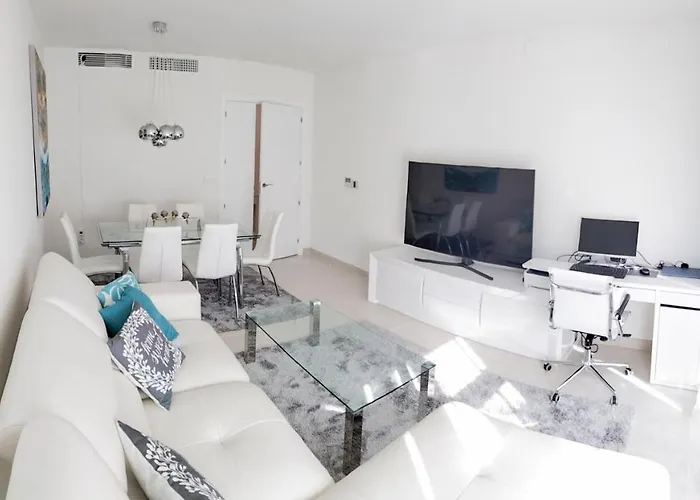 Apartamento Lovely Centrally Located In Estepona