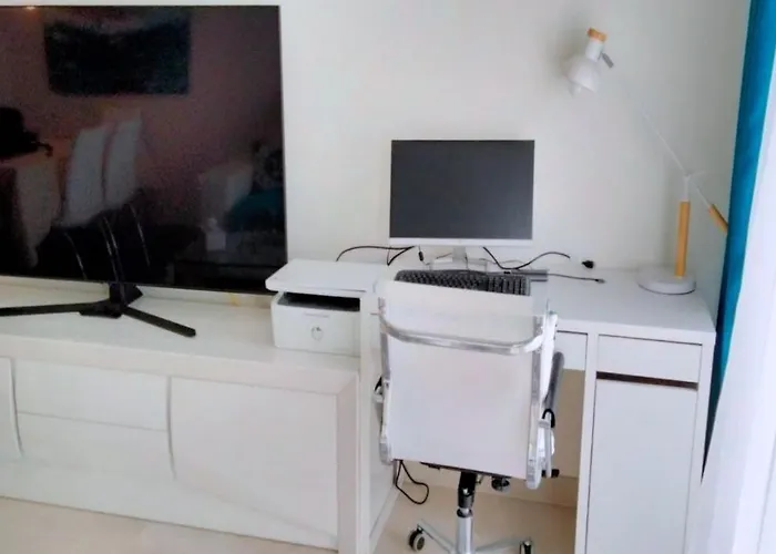 Lovely Centrally Located In Apartamento Estepona