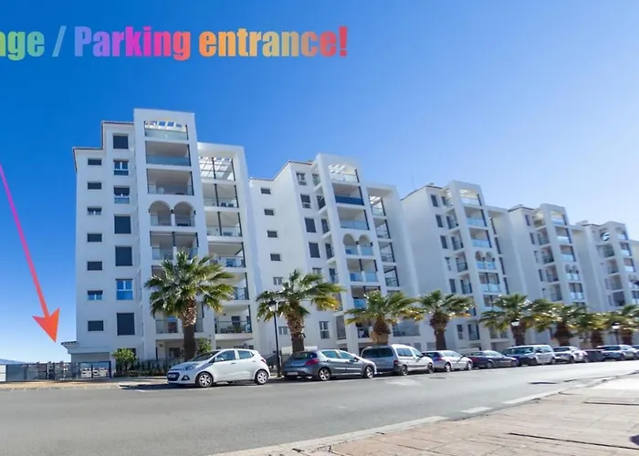 Lovely Centrally Located In 아파트 *