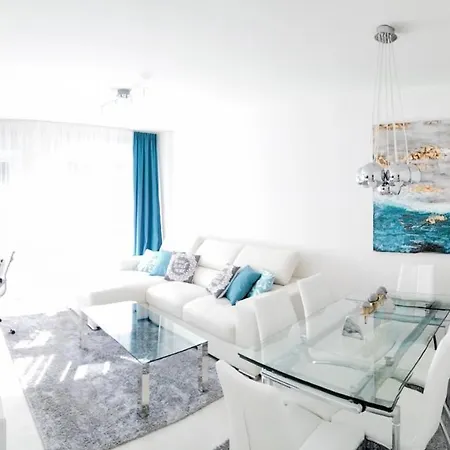 Lovely Centrally Located In Эстепона