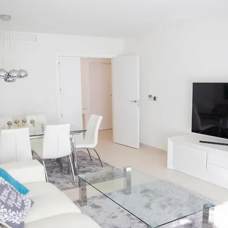 Lovely Centrally Located In Lägenhet Estepona