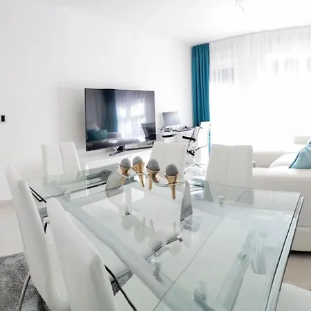 Апартаменты Lovely Centrally Located In Эстепона