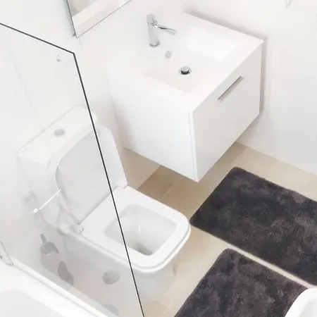 Lägenhet Lovely Centrally Located In *