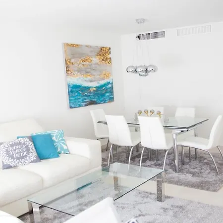 Lovely Centrally Located In Lägenhet *