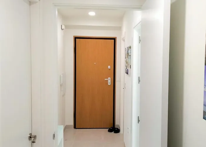 Apartment Lovely Centrally Located In Estepona