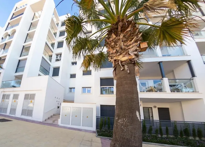 Apartment Lovely Centrally Located In *