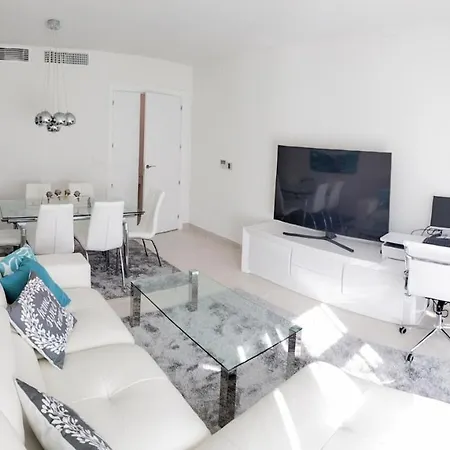 Apartman Lovely Centrally Located In Estepona