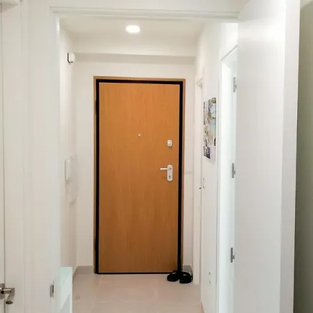 Apartman Lovely Centrally Located In Estepona