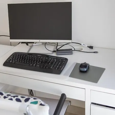 Lovely Centrally Located In Apartman *